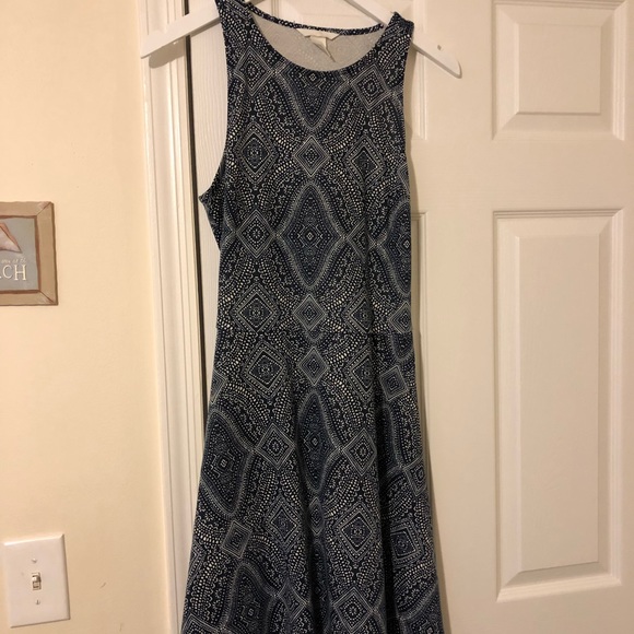 H&M Dresses & Skirts - H&M Navy patterned flowy dress size medium